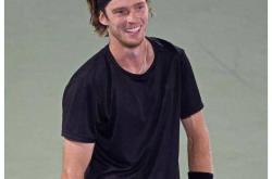 华体会体育赛事直播-包含意大利网球队血洗英国网球队，梅德韦杰夫完成帽子戏法的词条