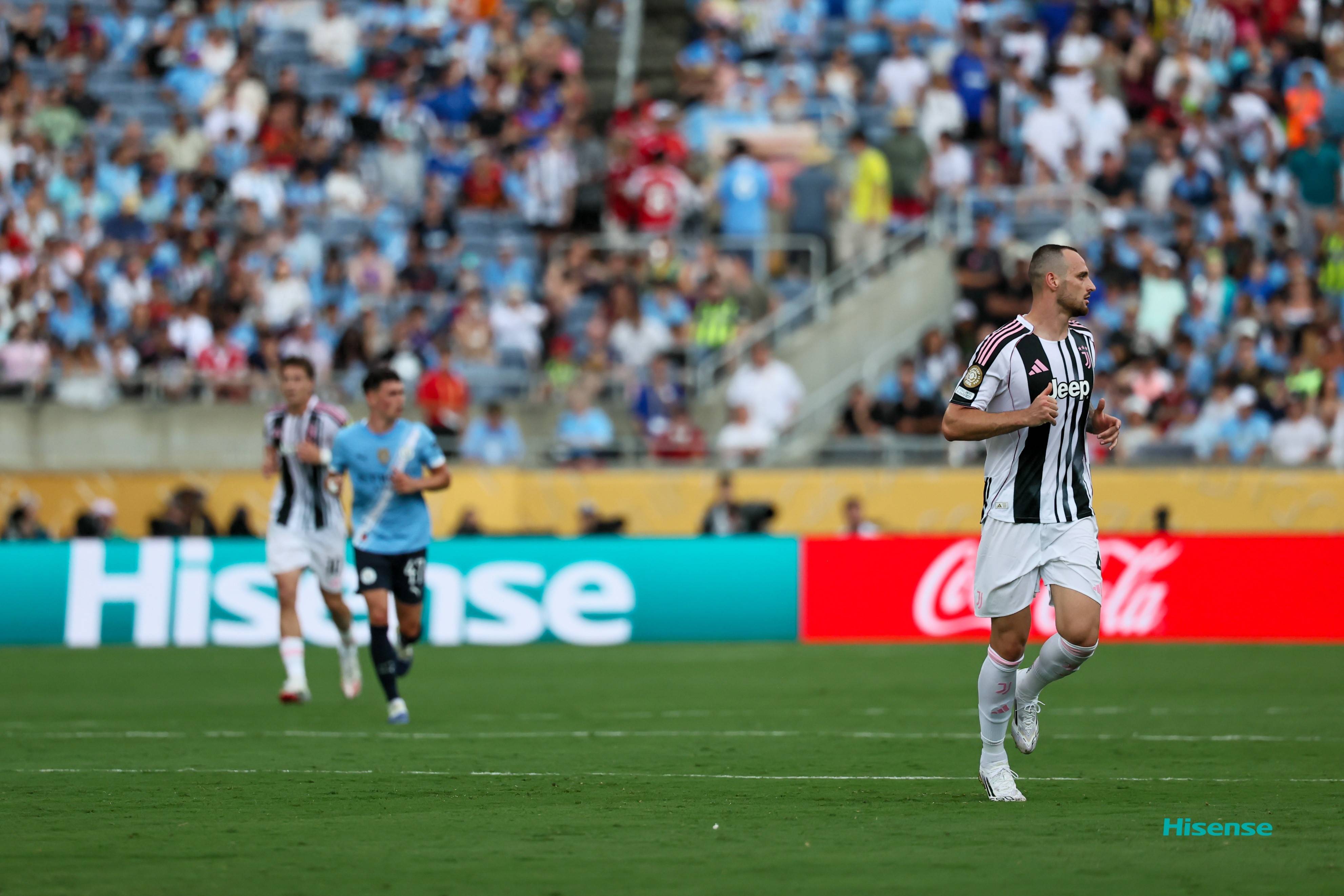 曼城主场表现不佳,球迷纷纷呼吁全面改进 曼城主场表现不佳,球迷纷纷呼吁全面改进